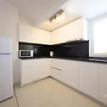 شقة Pino With Pool, Sauna & Jacuzzi بيتريتْشاني