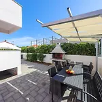 Pino With Pool, Sauna & Jacuzzi شقة