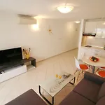 Pino With Pool, Sauna & Jacuzzi شقة بيتريتْشاني
