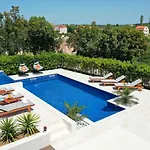 شقة Pino With Pool, Sauna & Jacuzzi *