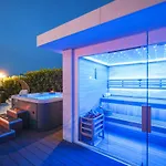 Pino With Pool, Sauna & Jacuzzi * بيتريتْشاني
