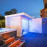 Pino With Pool, Sauna & Jacuzzi