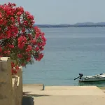 Pino With Pool, Sauna & Jacuzzi * بيتريتْشاني