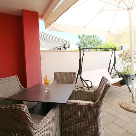 Appartement Pino With Pool, Sauna & Jacuzzi Petrčane