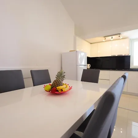 Pino With Pool, Sauna & Jacuzzi Appartement Petrčane
