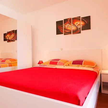 Pino With Pool, Sauna & Jacuzzi