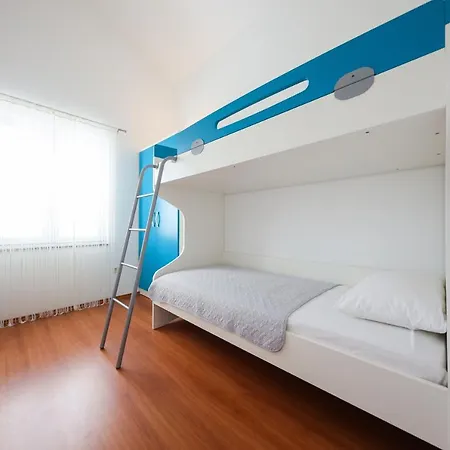 Pino With Pool, Sauna & Jacuzzi * Petrcane