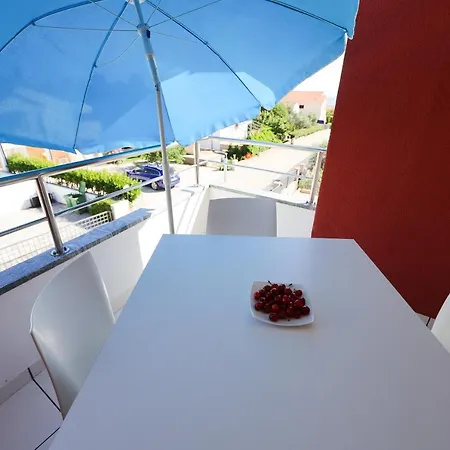 Pino With Pool, Sauna & Jacuzzi Appartement
