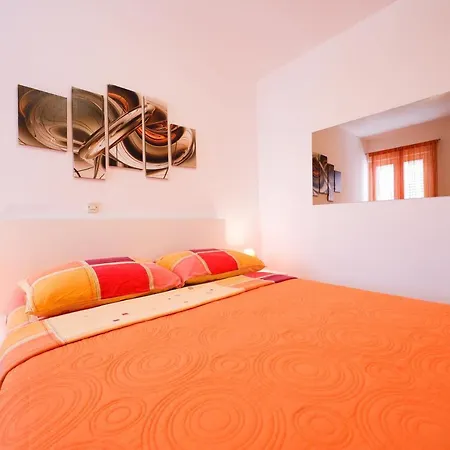 Pino With Pool, Sauna & Jacuzzi * Petrčane