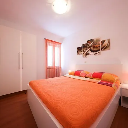 Pino With Pool, Sauna & Jacuzzi Appartement