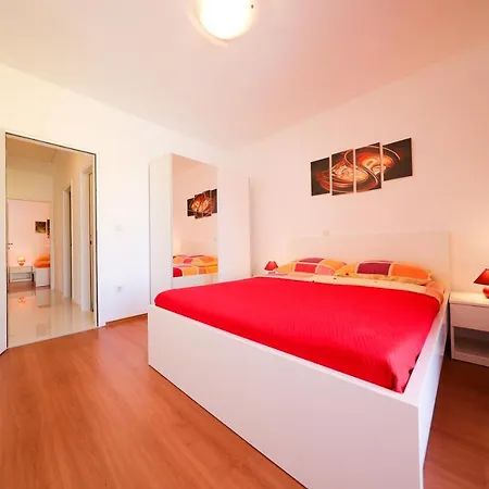 Pino With Pool, Sauna & Jacuzzi Apartamento Petrčane