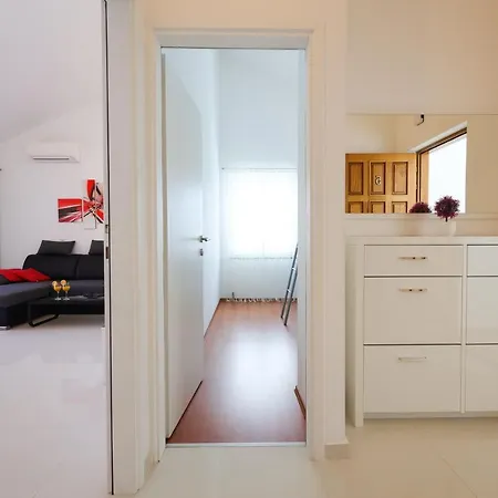 Pino With Pool, Sauna & Jacuzzi Petrcane