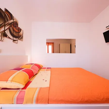 Appartement Pino With Pool, Sauna & Jacuzzi Petrčane