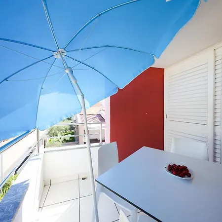 アパート Pino With Pool, Sauna & Jacuzzi *