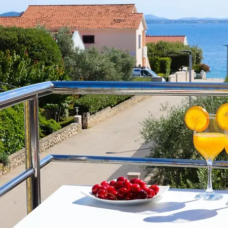 Apartment Villa Pino With Pool, Sauna & Jacuzzi Petrcane