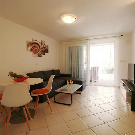 Pino With Pool, Sauna & Jacuzzi Appartement Petrčane