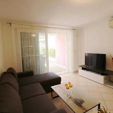 Pino With Pool, Sauna & Jacuzzi Apartamento Petrčane