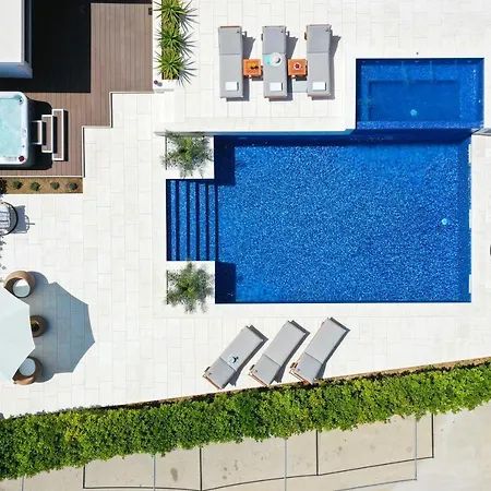 Pino With Pool, Sauna & Jacuzzi Appartement Petrčane