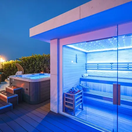 Pino With Pool, Sauna & Jacuzzi * 돈제페트레케인