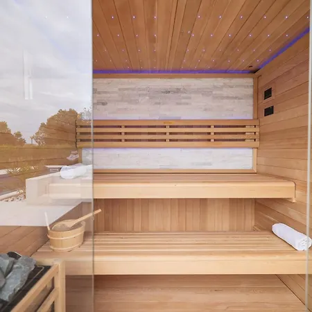 Pino With Pool, Sauna & Jacuzzi *