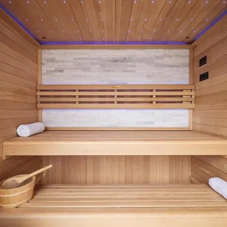 Pino With Pool, Sauna & Jacuzzi * Petrcane