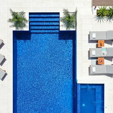 Pino With Pool, Sauna & Jacuzzi * Petrcane