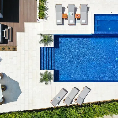 Appartement Pino With Pool, Sauna & Jacuzzi Petrčane