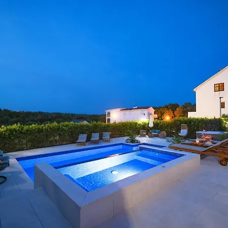 Pino With Pool, Sauna & Jacuzzi Apartamento Petrčane