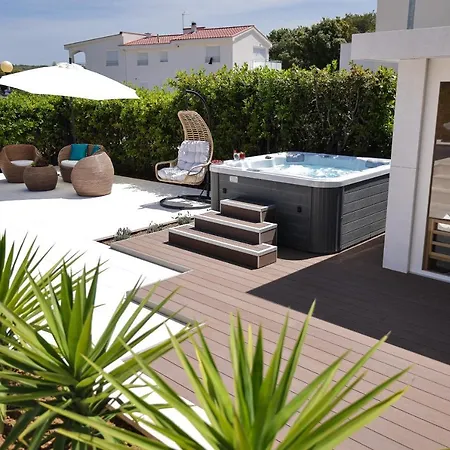 Pino With Pool, Sauna & Jacuzzi Appartement Petrčane