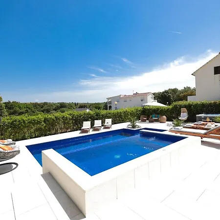Pino With Pool, Sauna & Jacuzzi Appartement Petrčane
