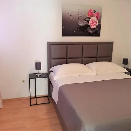 Pino With Pool, Sauna & Jacuzzi *