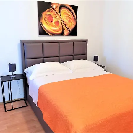 Pino With Pool, Sauna & Jacuzzi *