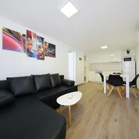 Pino With Pool, Sauna & Jacuzzi * Petrcane