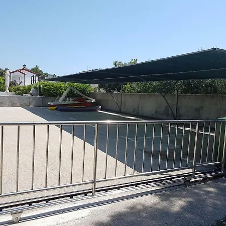 Appartement Pino With Pool, Sauna & Jacuzzi Petrčane