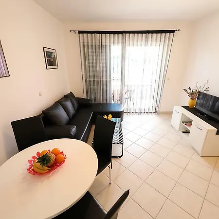 Pino With Pool, Sauna & Jacuzzi Appartement Petrcane