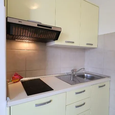 Pino With Pool, Sauna & Jacuzzi Petrčane