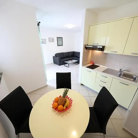 Pino With Pool, Sauna & Jacuzzi Apartamento *