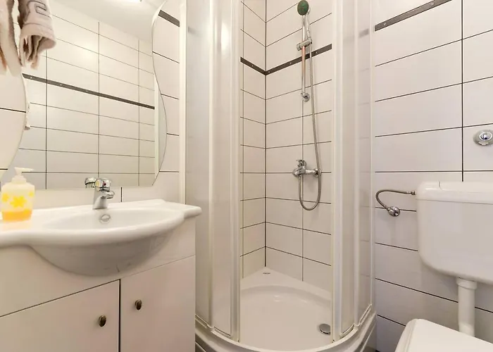 Pino With Pool, Sauna & Jacuzzi Петрчане