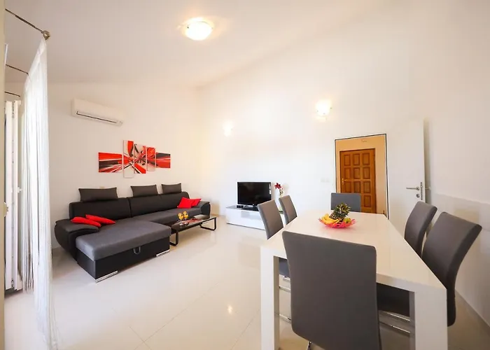 Apartment Villa Pino With Pool, Sauna & Jacuzzi