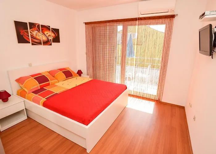 Апартаменты Pino With Pool, Sauna & Jacuzzi