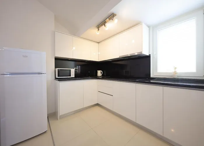 Апартаменты Pino With Pool, Sauna & Jacuzzi Петрчане