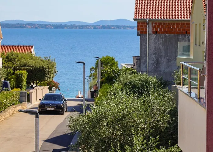 Апартаменты Pino With Pool, Sauna & Jacuzzi *