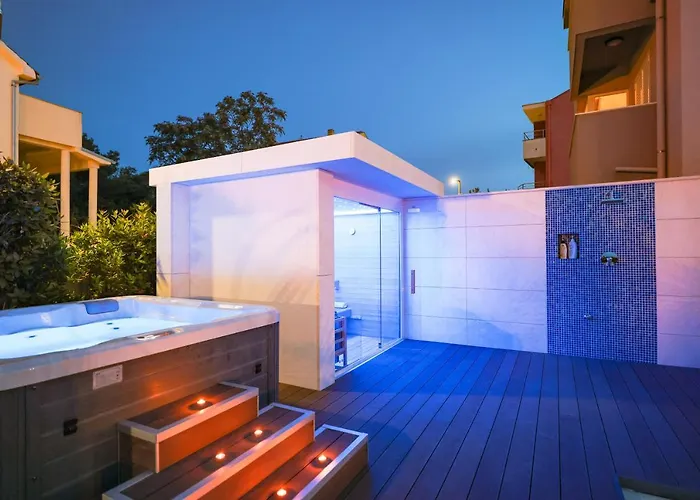 Pino With Pool, Sauna & Jacuzzi