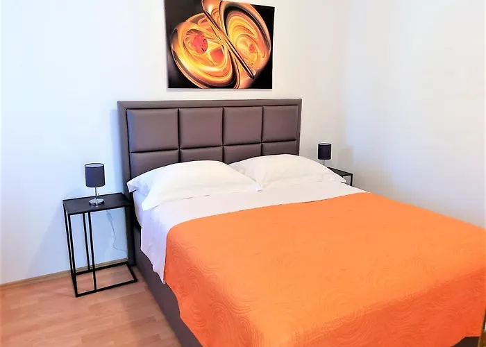 Villa Pino With Pool, Sauna & Jacuzzi *