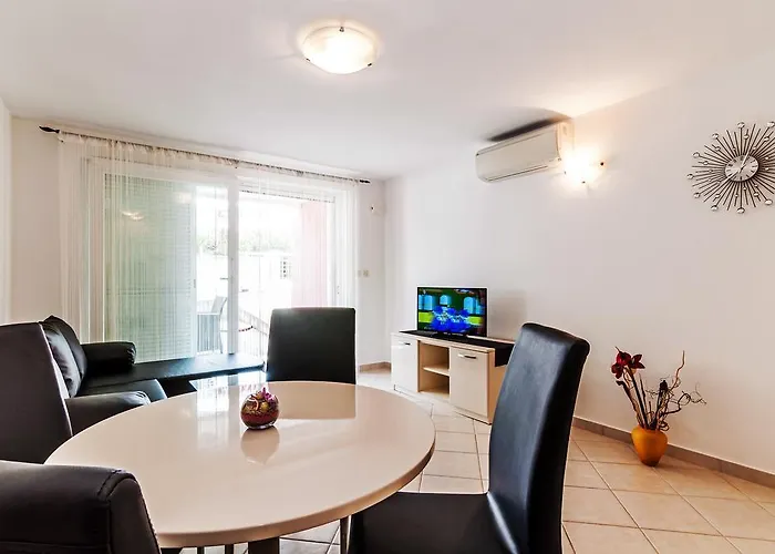 Pino With Pool, Sauna & Jacuzzi *