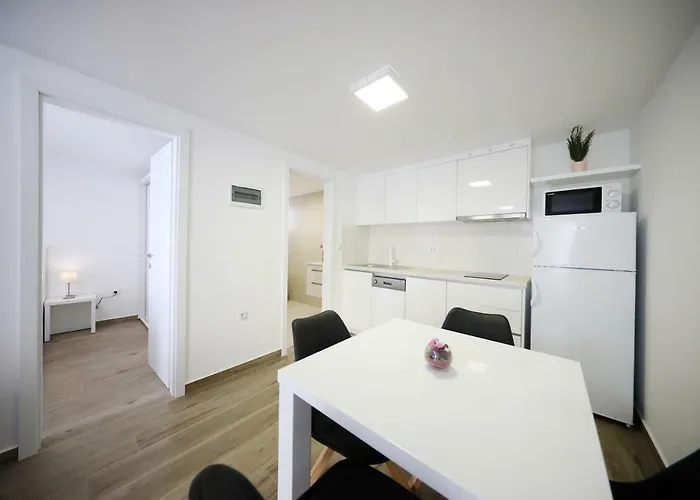 Pino With Pool, Sauna & Jacuzzi * Петрчане