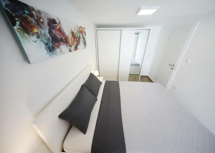 Апартаменты Pino With Pool, Sauna & Jacuzzi *