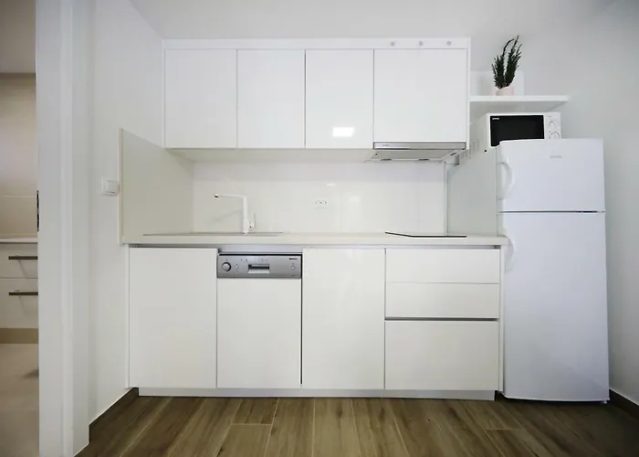 Pino With Pool, Sauna & Jacuzzi Петрчане