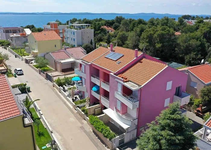 Pino With Pool, Sauna & Jacuzzi *