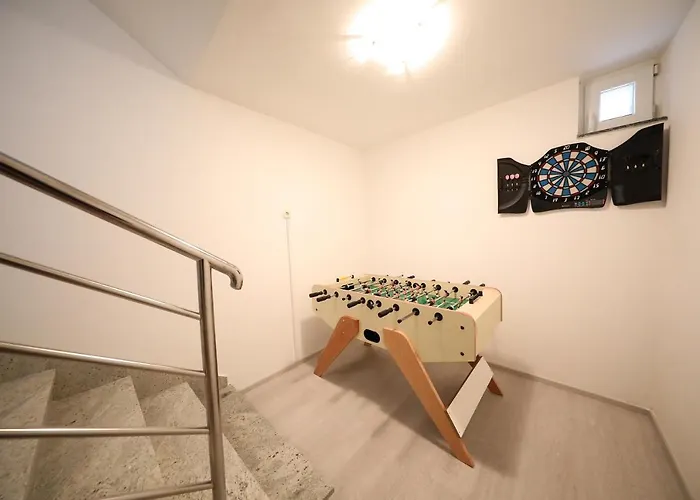 Pino With Pool, Sauna & Jacuzzi Петрчане